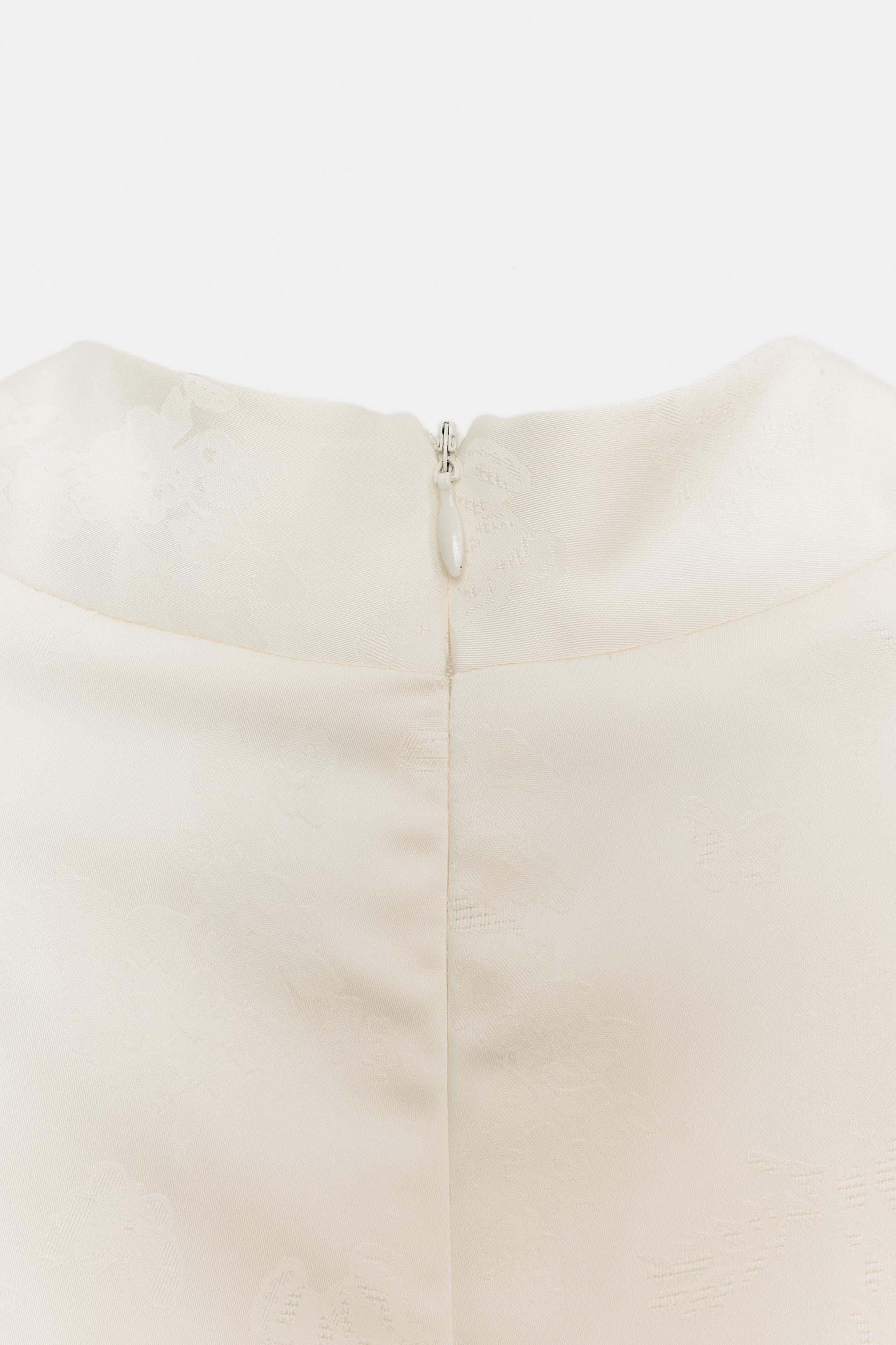 ROBE COURTE EN SATIN JACQUARD À BOUTONS